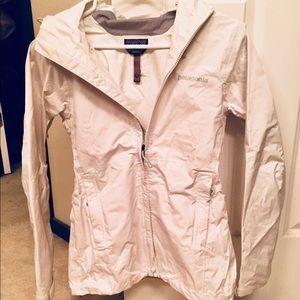 Patagonia cream rain coat women’s
